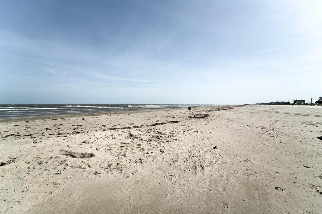 Galveston Home With Spacious Deck Steps To Beach! Exterior photo